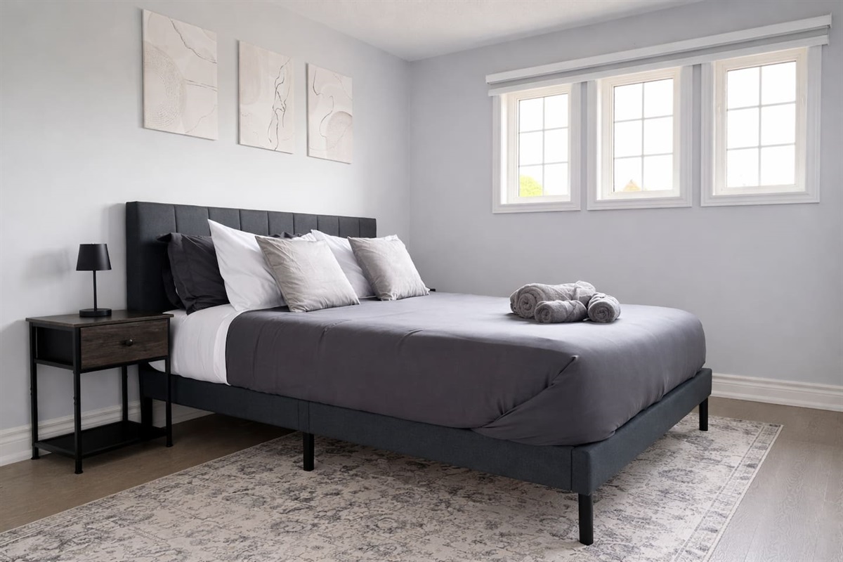 Queen Room - Queen bed with closet