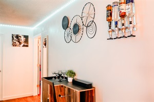 Elevate Your Space: Chic Geometric Art and a Sophisticated Drink Station Add Style to Any Room 🍸🖼️