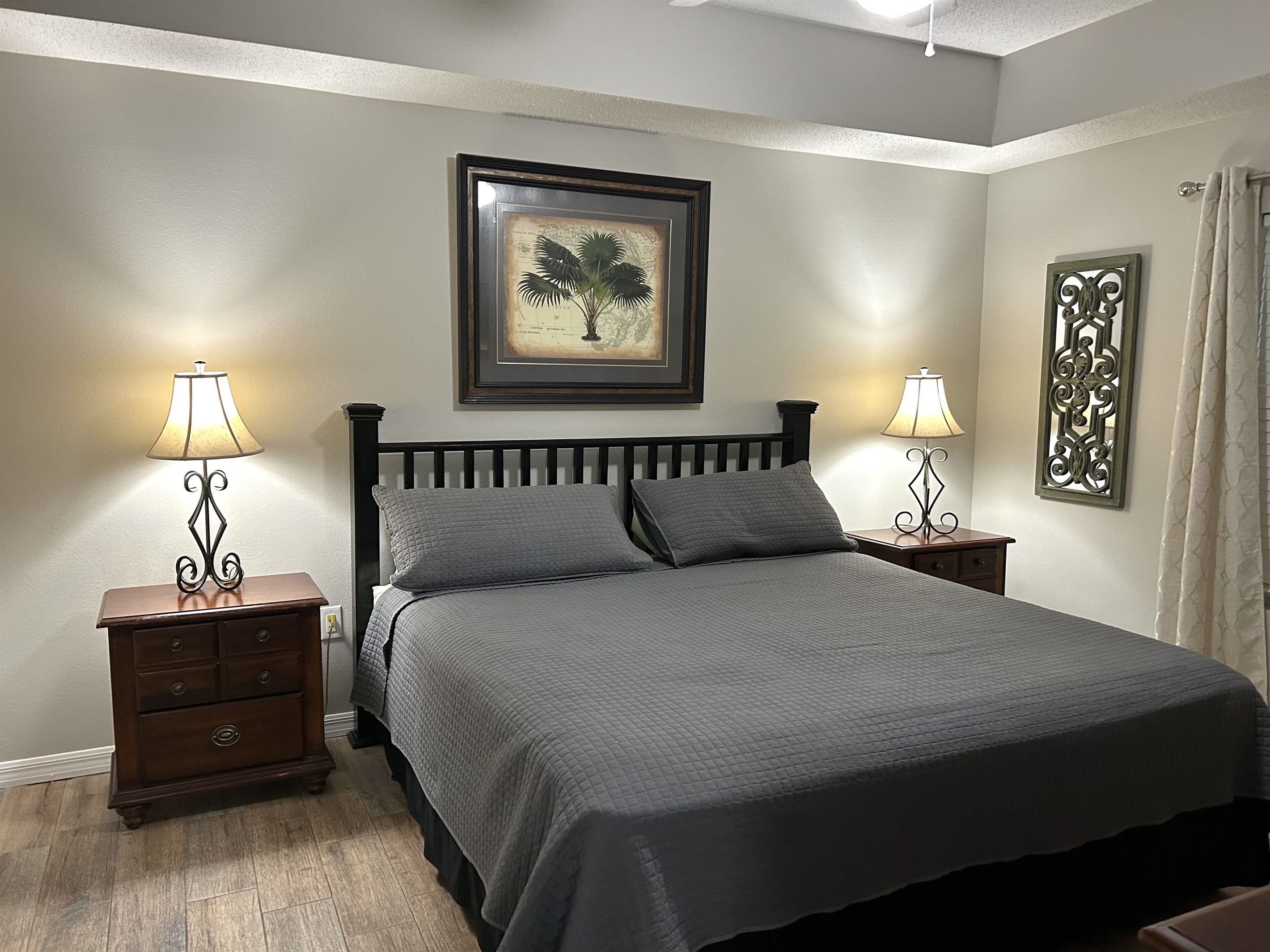Guest bedroom with King size bed
