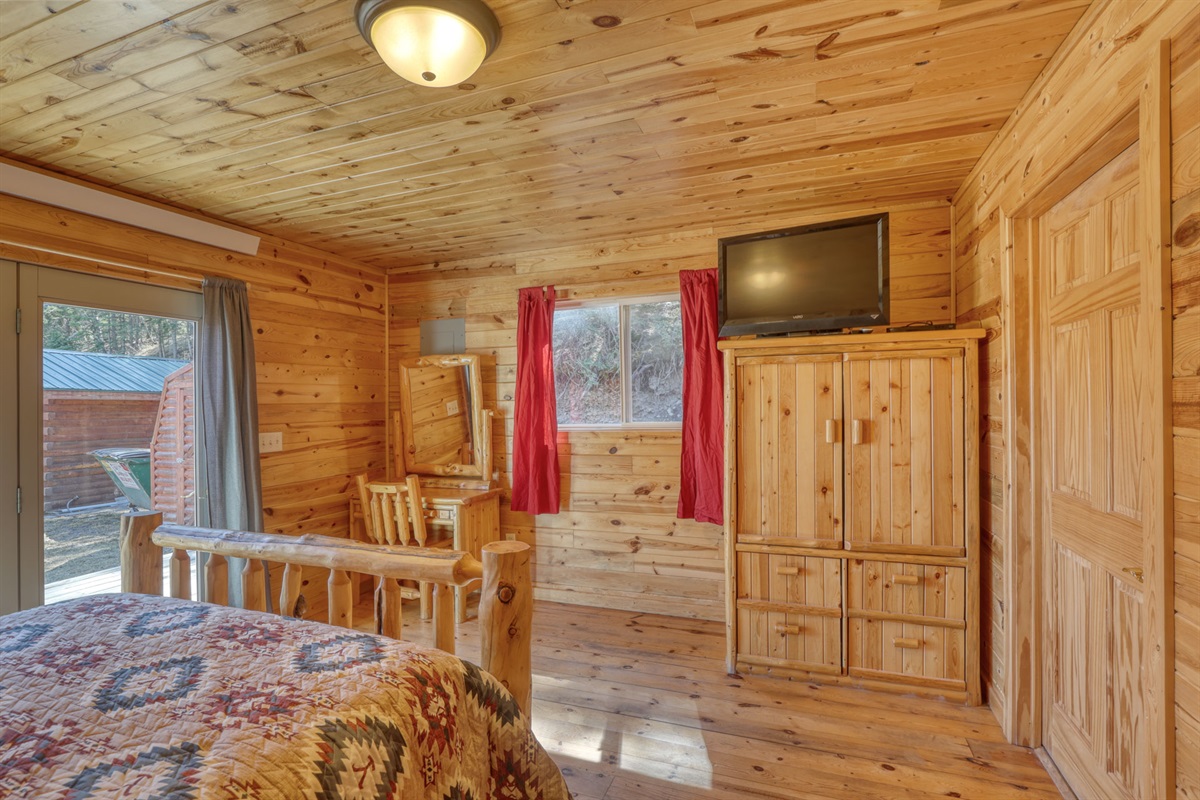 Bedroom 2 with with Queen bed and TV