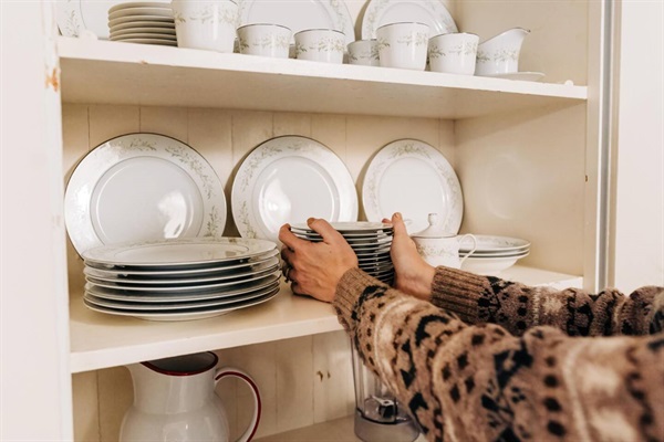 How about spoiling yourself just a tad, with a pretty table setting?  Several vintage sets for you to choose from. As well as, serving trays and bowls.