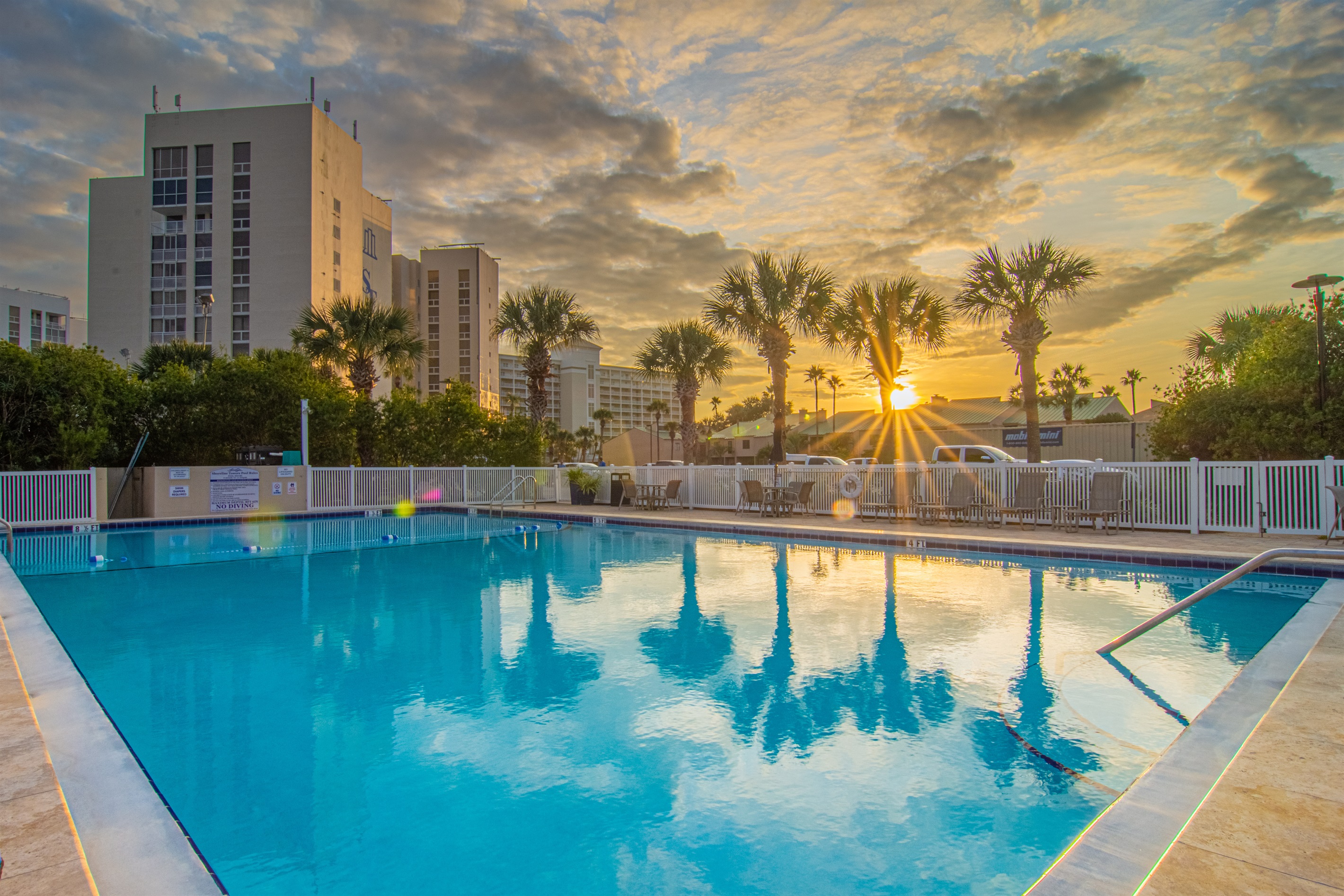 Super SHORT 10 second walk to seasonally heated pool