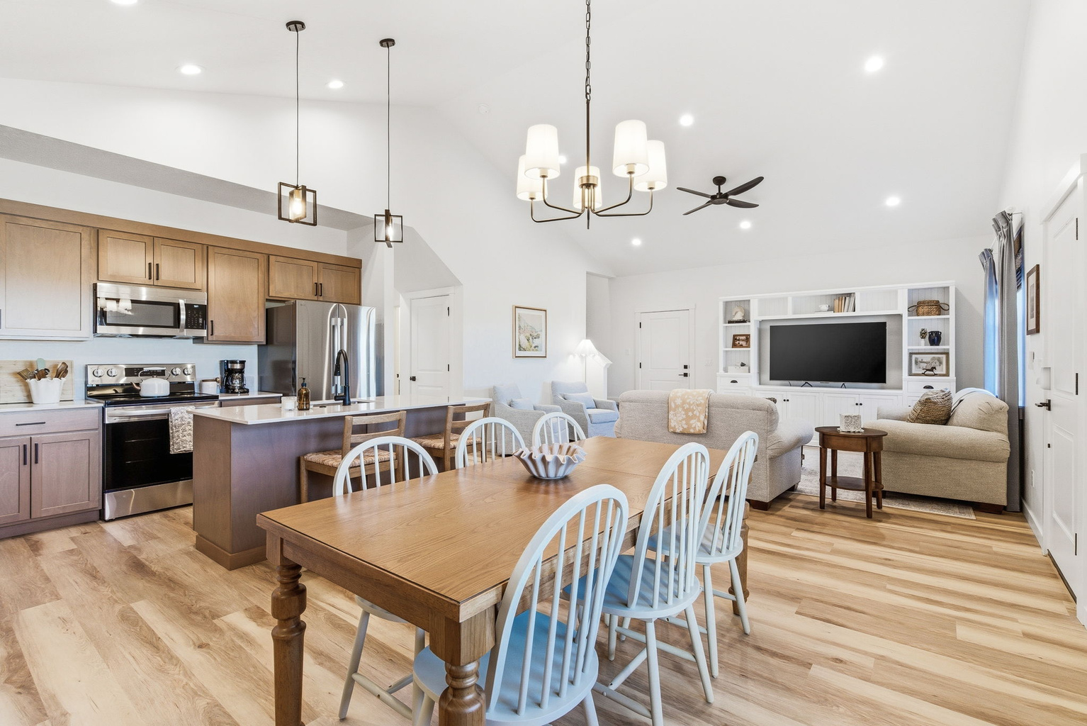 The best conversations happen when no one has to leave the room. Cook, snack, play games, and relax—all in one bright, open space designed for togetherness.
