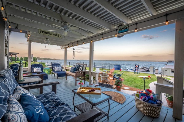 Sip, snack, and soak in the view—your lakeside escape is calling with games on the lawn, boats at the dock, and front-row seats to the sunset.