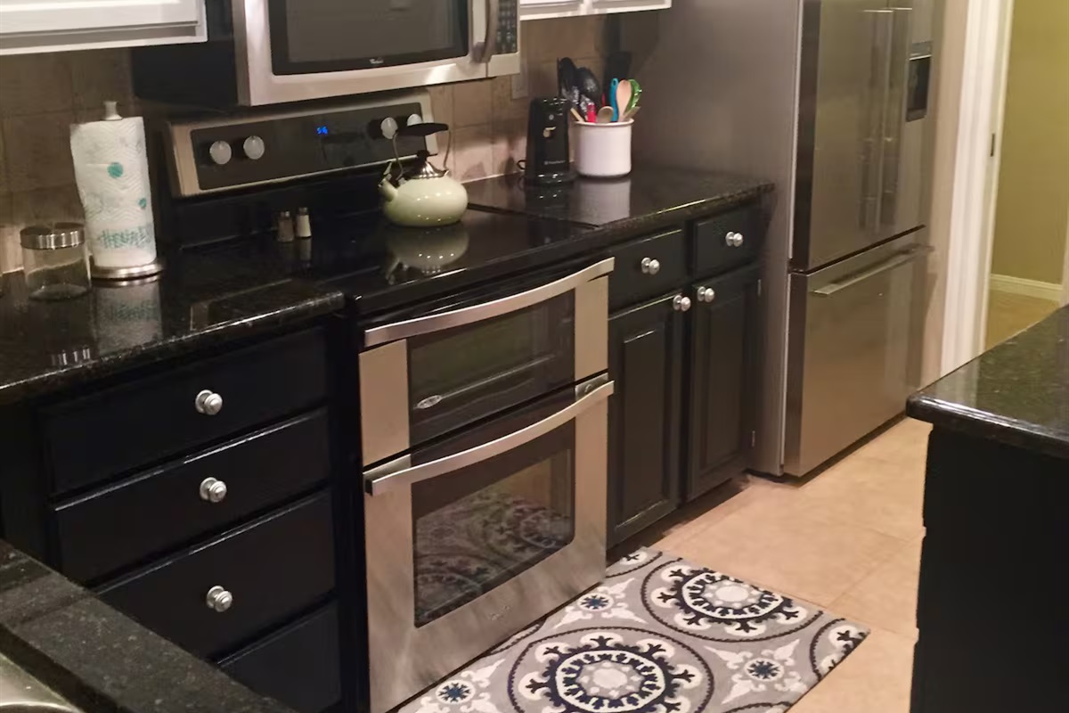 Fully appointed kitchen with updated appliances