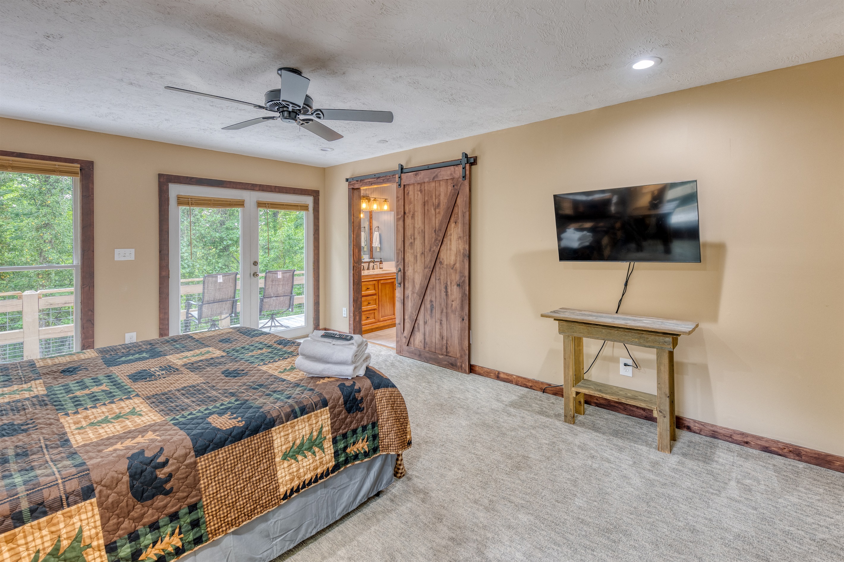 Master Bedroom (Left Wing)