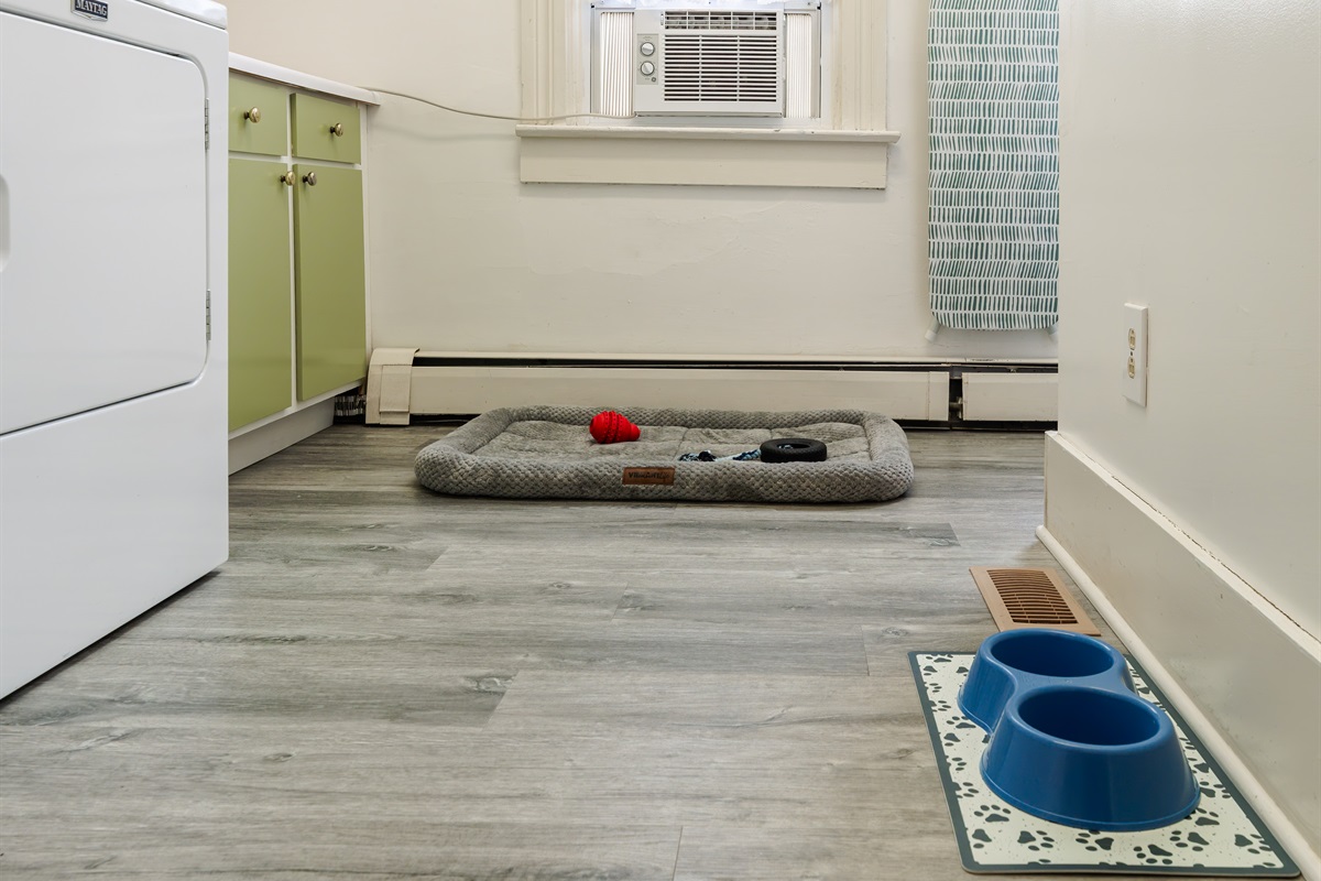 Room #9 "Captains Corner Suite" Laundry Room