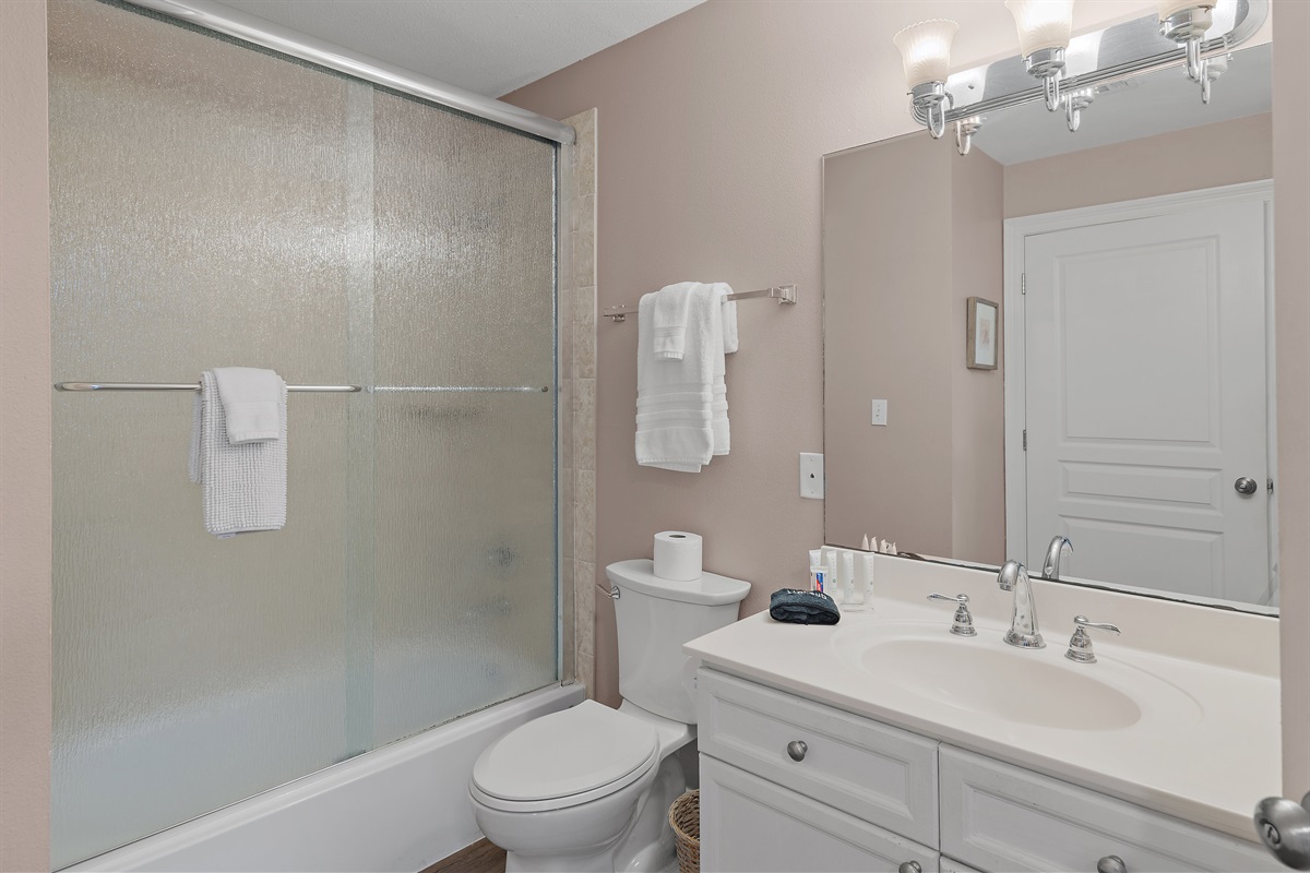 Bathroom 2 with Shower/Tub Combo