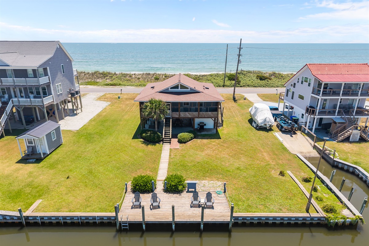 Beach out front, boating out back — your coastal dream getaway.
