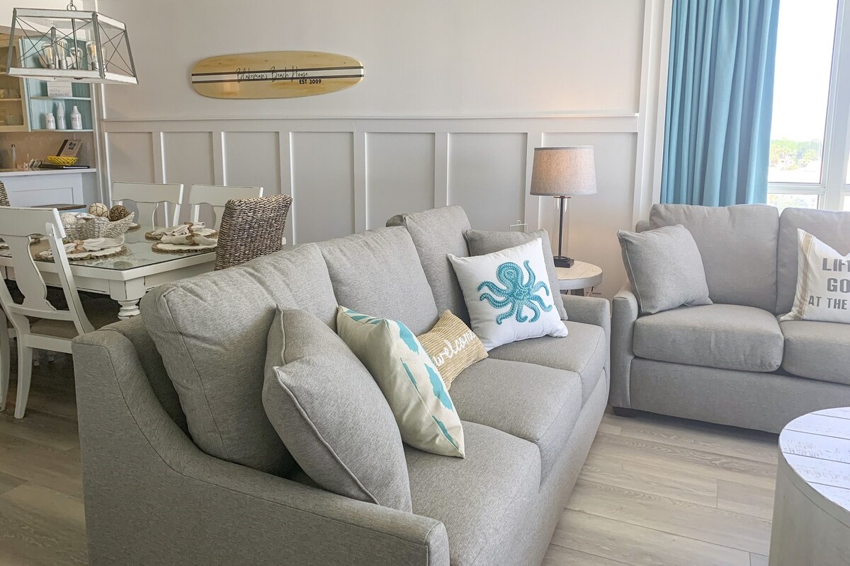 New couches with pullout bed