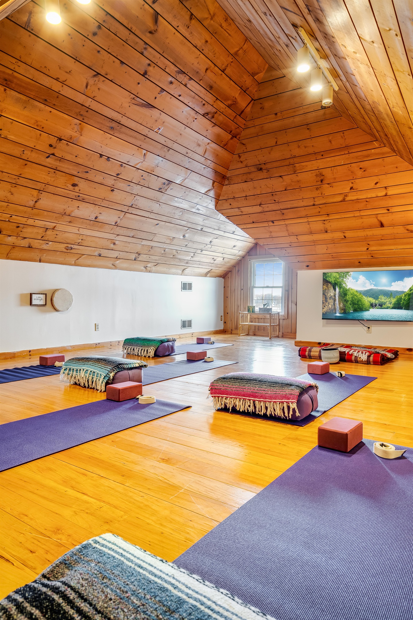 Guests have shared access to the yoga loft.