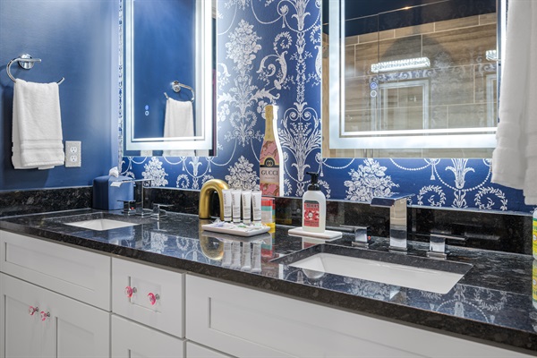 Master Bath Vanity Area