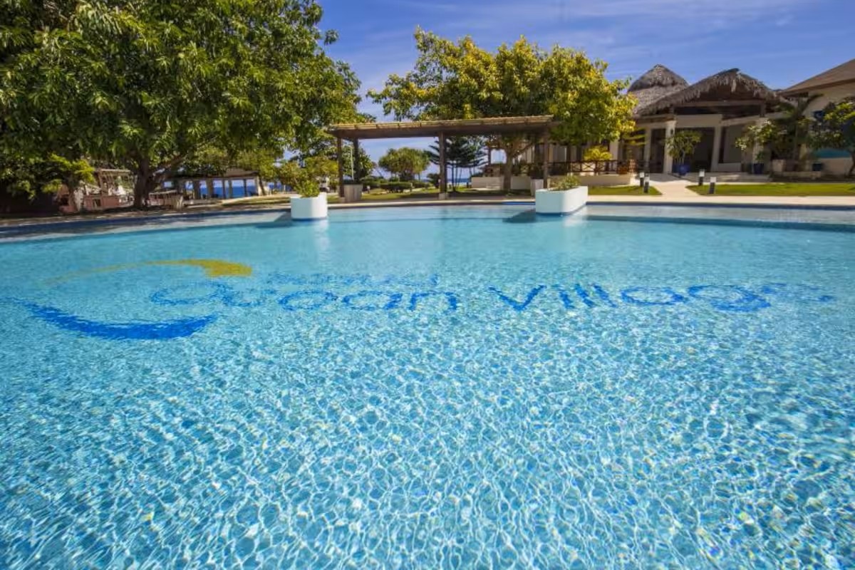 El Portico pools - free access