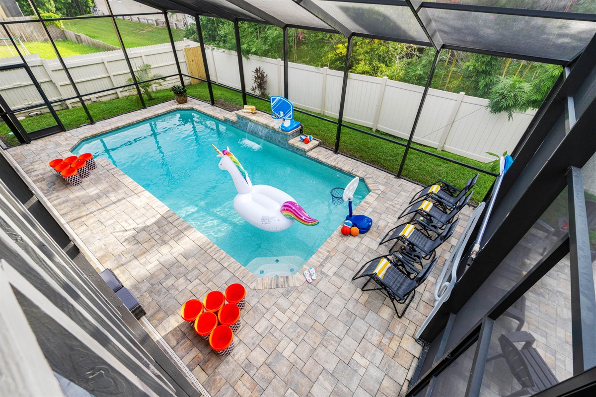 No need to worry about bugs or debris—this screened pool is perfect for long, uninterrupted days of splashing, lounging, and relaxing.