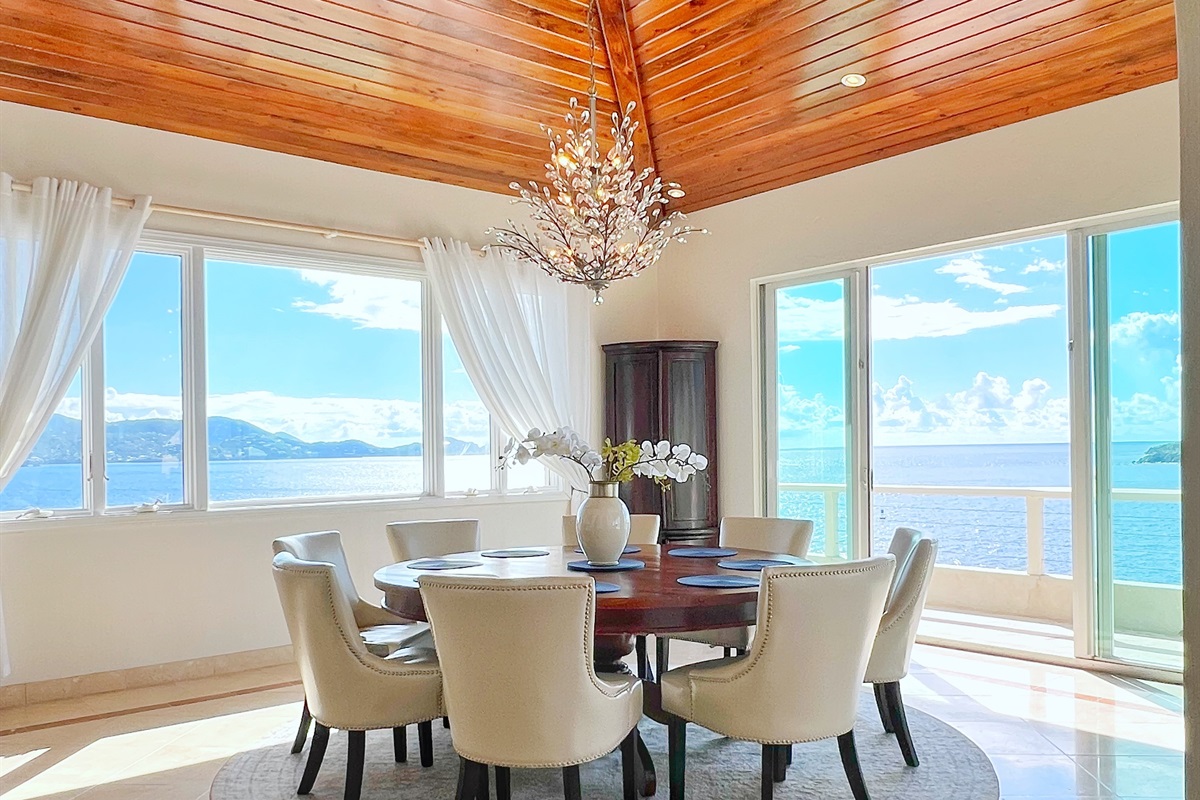 Whether it's a homemade meal or local takeout, this dining room is giving incredible views.