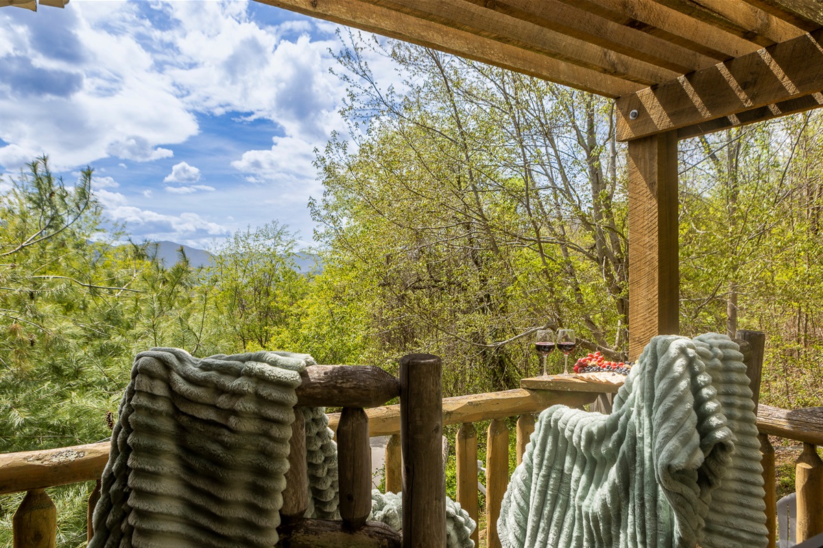 Balcony Retreat: Sip wine on the balcony while enjoying stunning mountain views!
