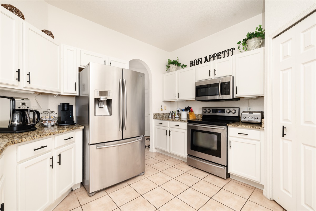 Modern kitchen with granite counters and SS applainces.