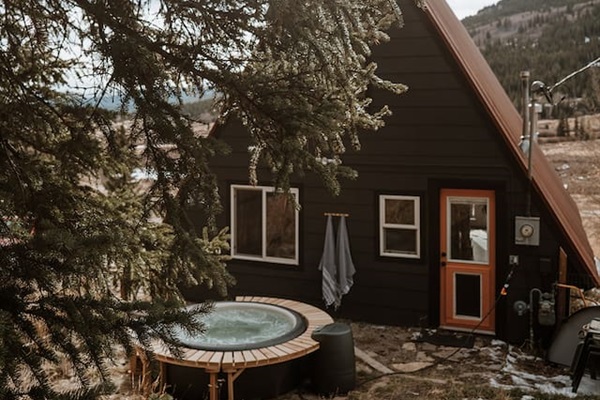 Fully fenced pet friendly yard. 