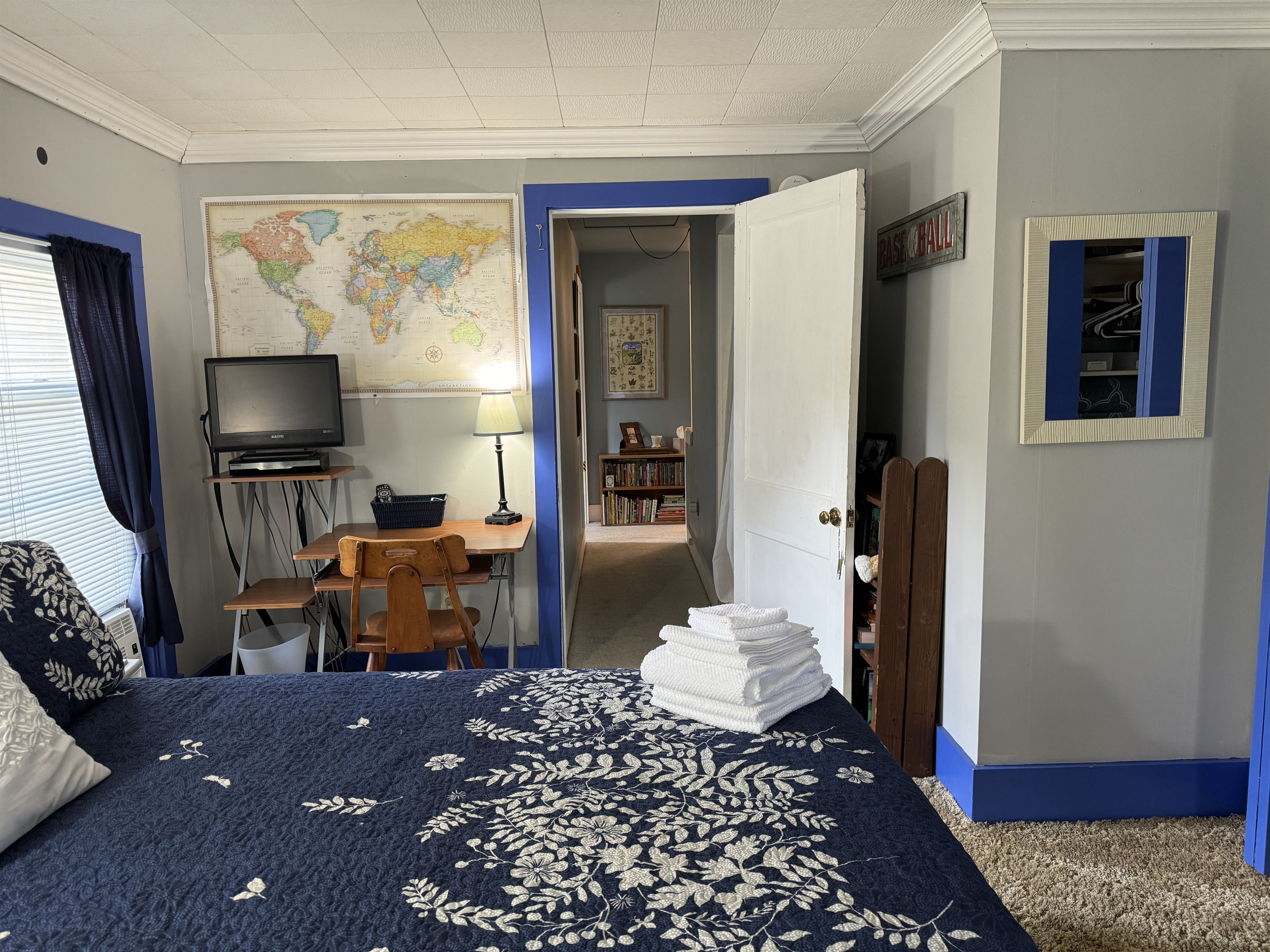 2nd floor queen bedroom