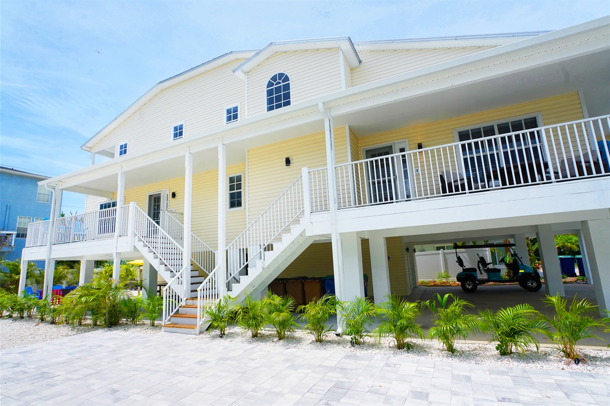 16 Guest Duplex a block from the beach
