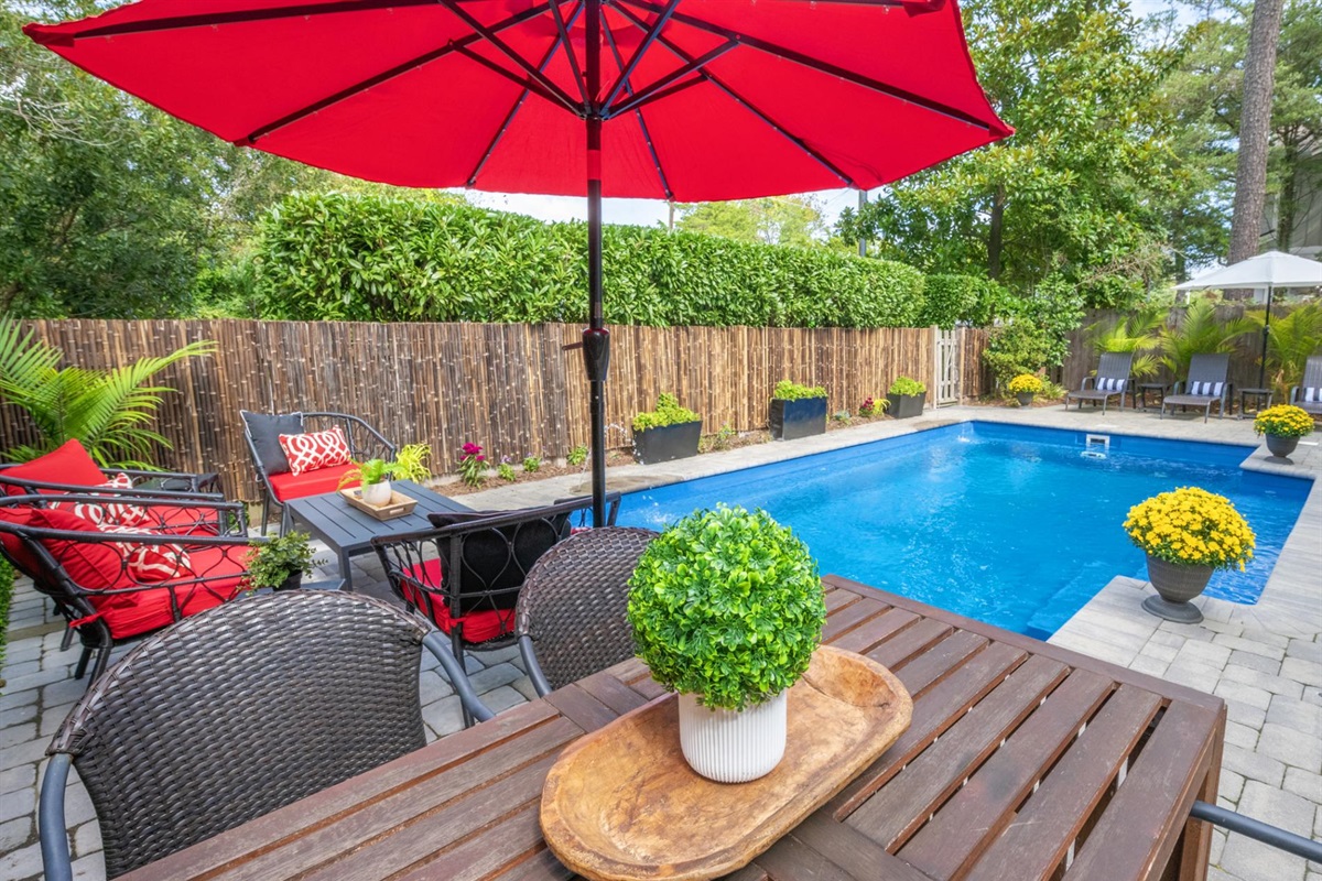 Dine alfresco by the pool