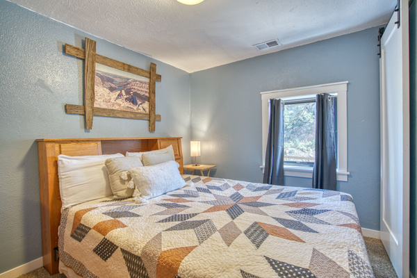 Lower Queen Middle Bedroom