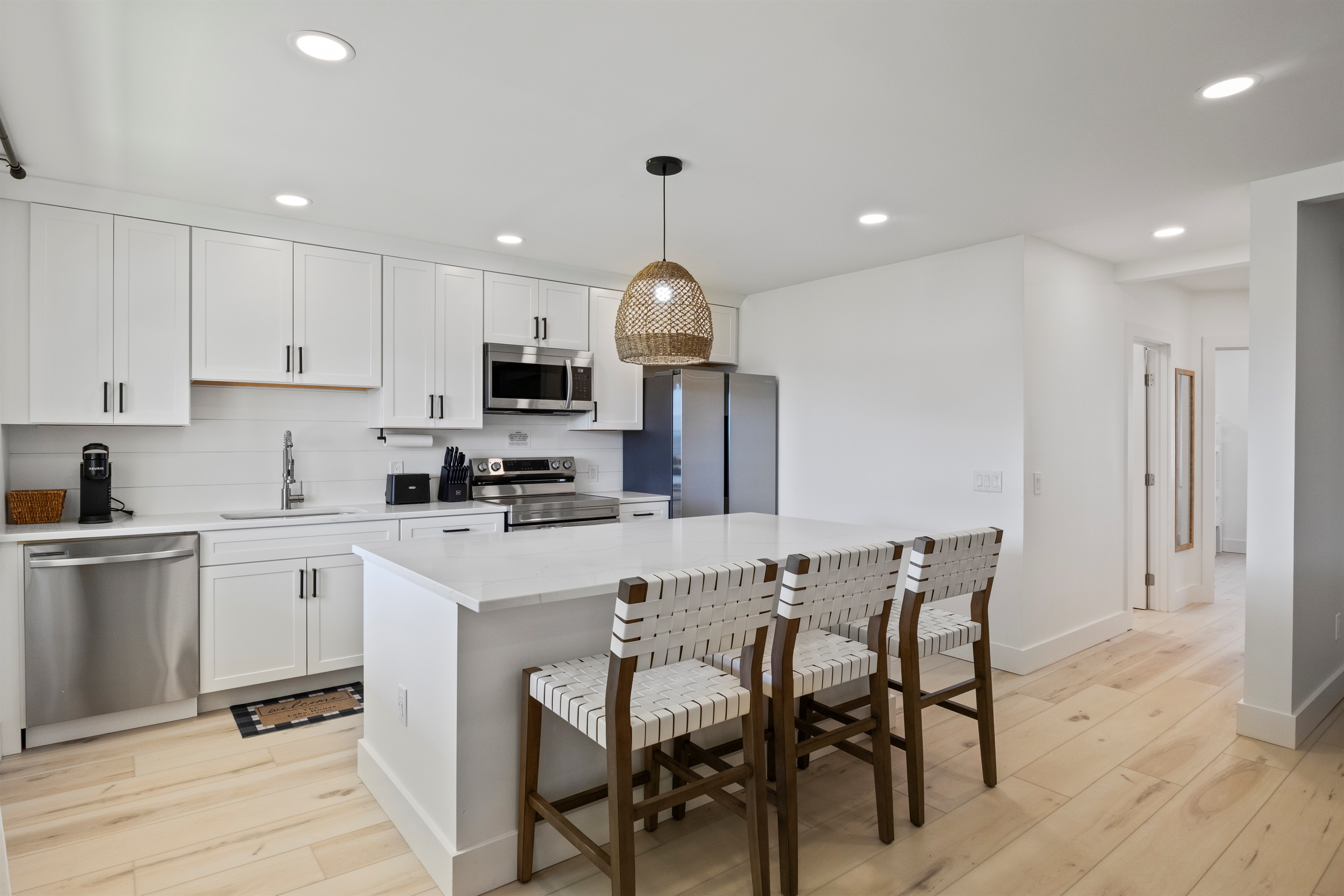 Kitchen island with 4 seats 