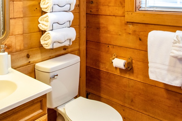 Bright, clean bathroom with fresh towels and a full shower/tub combo