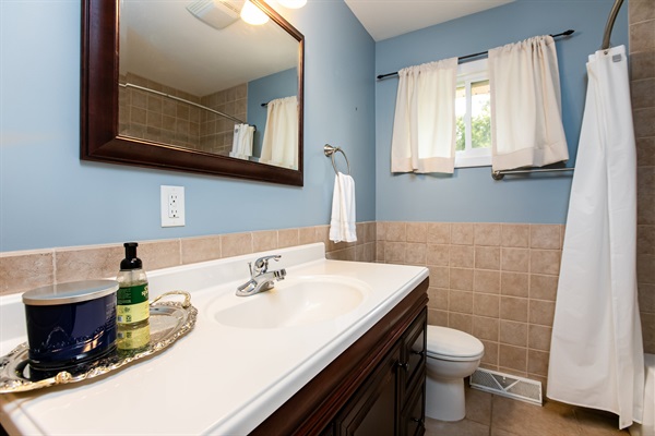 TDJ Getaway<>4BR Home w/game room, photo 10