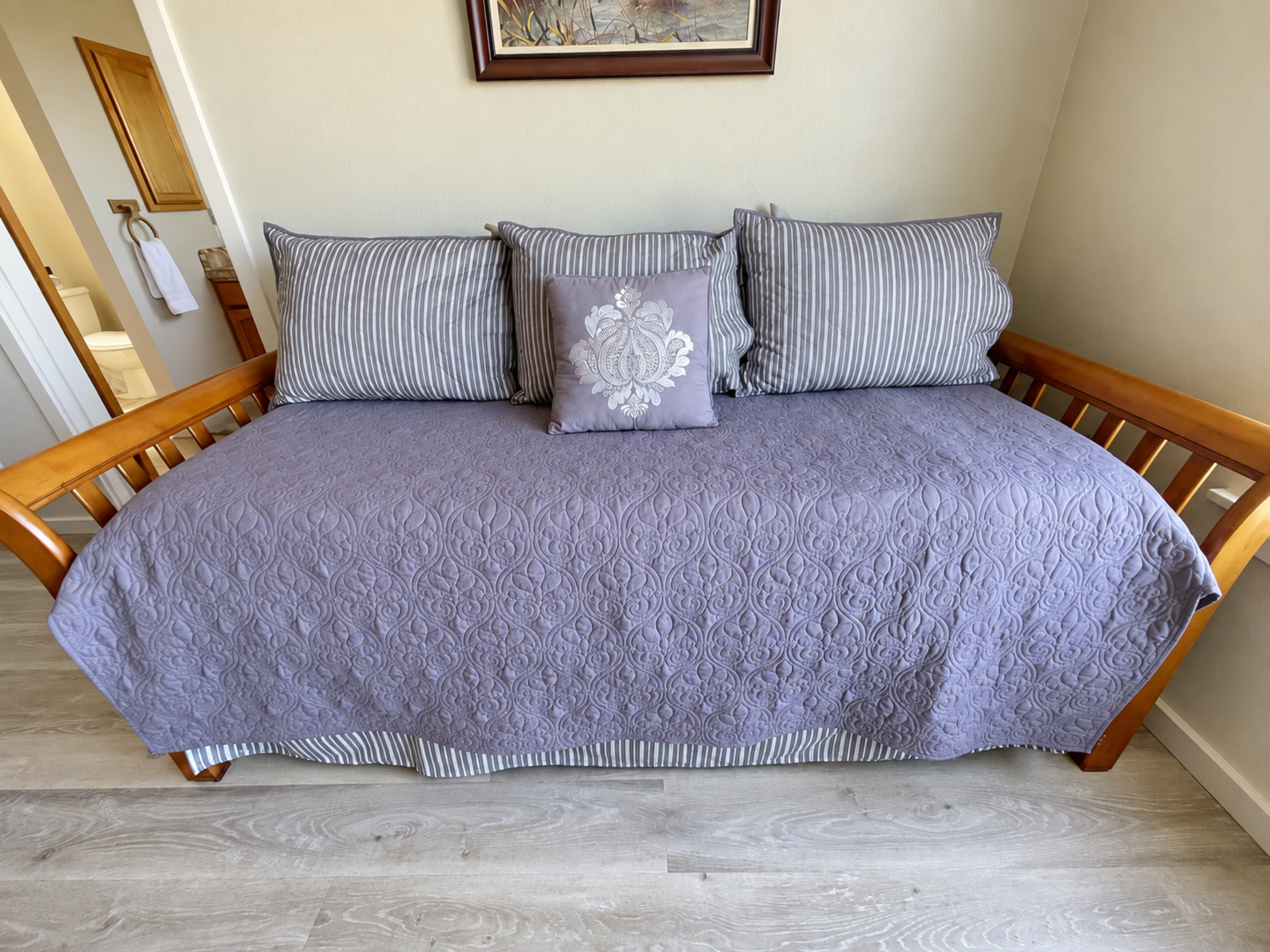 Daybed with 2-Twins in Mstr Berm Suite #1