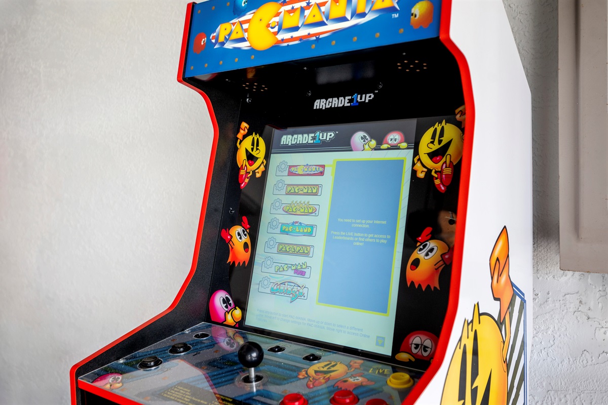 Pac-Man throwdown? This vintage arcade machine is ready to settle scores