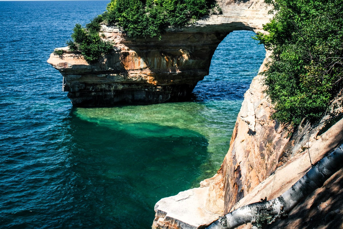 Visit Pictured Rocks National Park