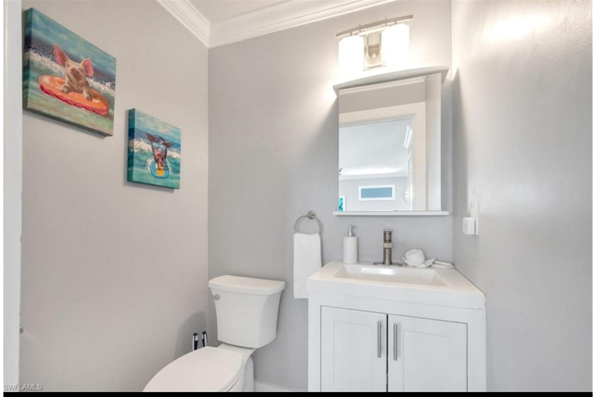 Upper Half Bath b/n the 2 Rooms