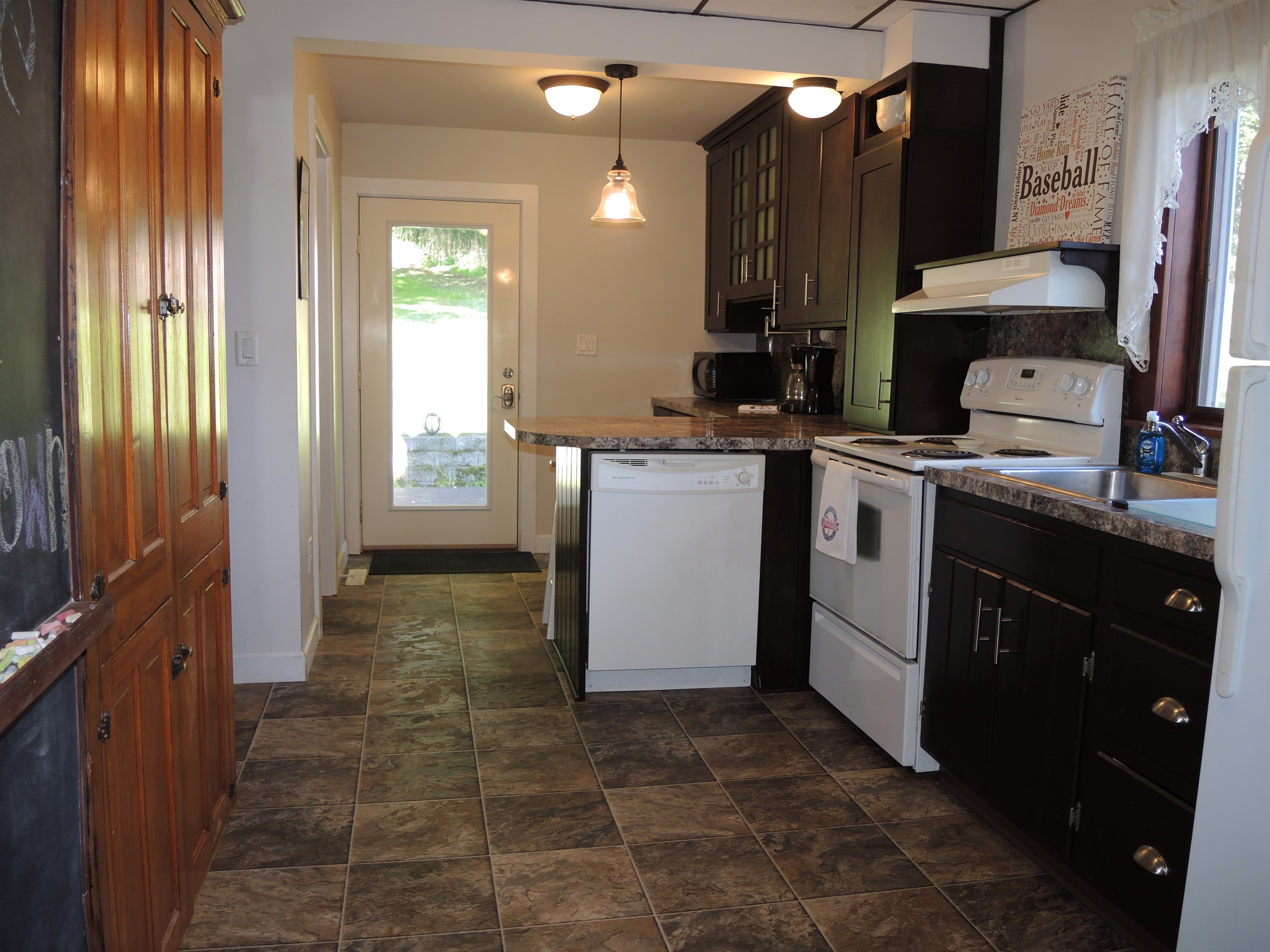 Fully equipped kitchen.