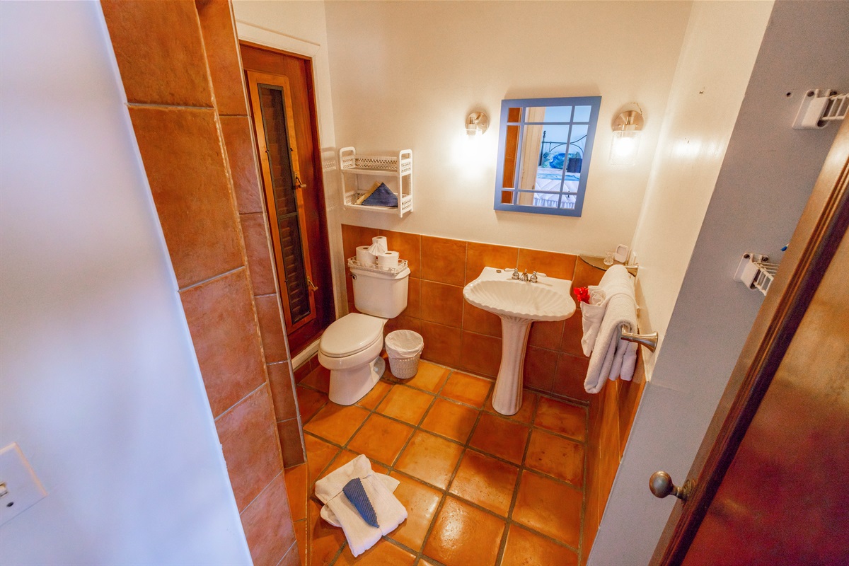 Guest suite 5 ensuite bathroom