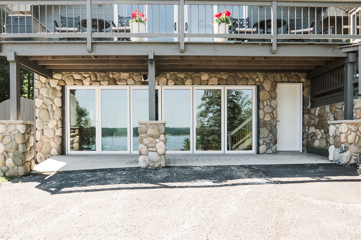 Panoramic front windows