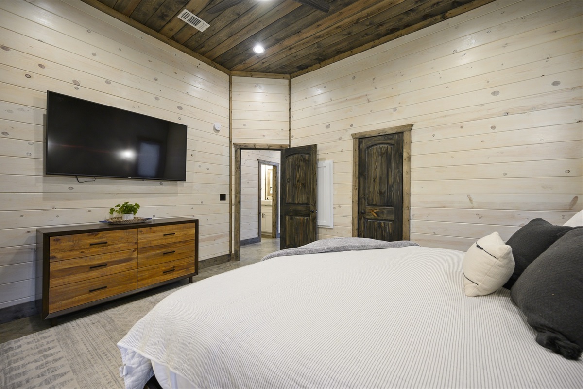 A peaceful bedroom with space to unpack and breathe. Queue a favorite show, stretch out, and let the quiet work its magic.