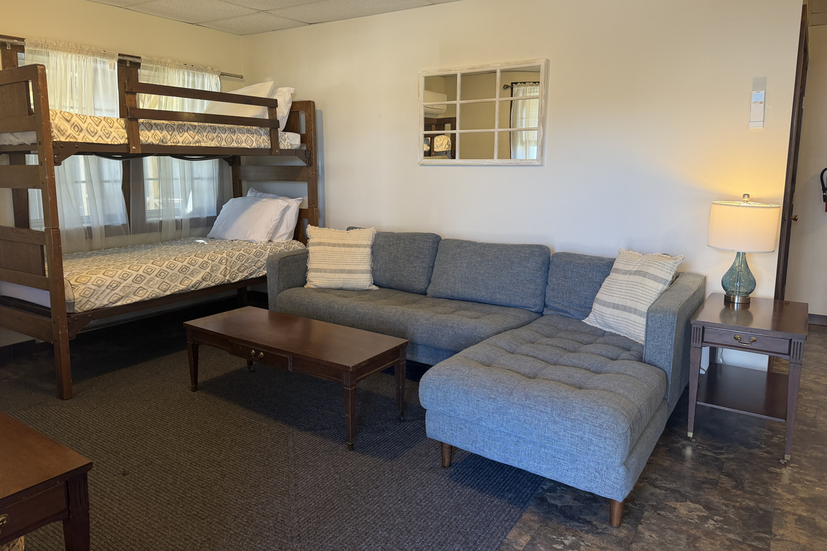 Living area with SmartTV and bunkbeds