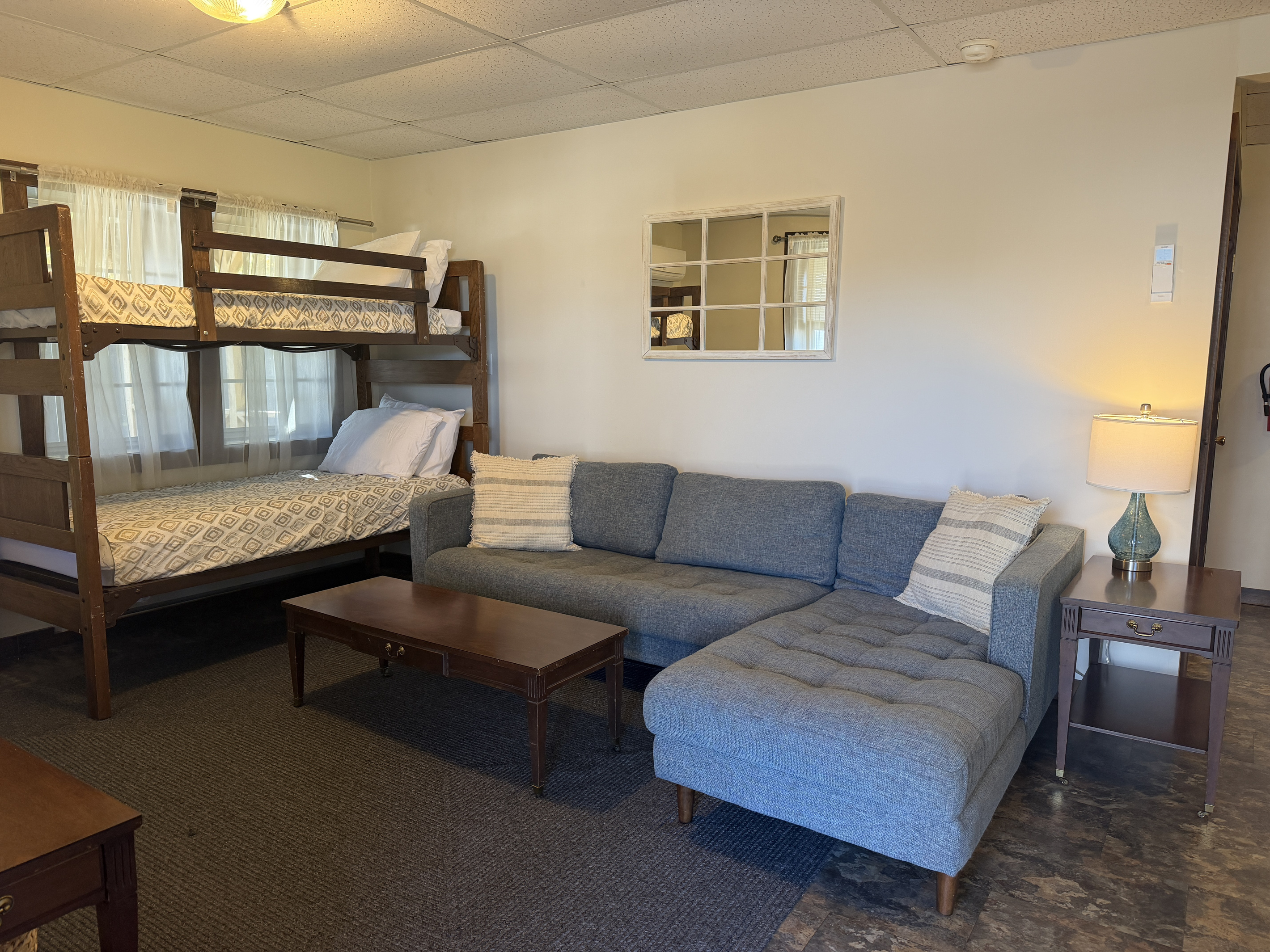Living area with SmartTV and bunkbeds