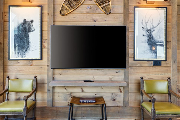 Original drawings celebrating local woodland inhabitants. Look for other original artworks throughout the cabin.