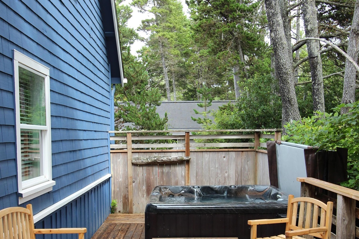 Enjoy a large hot tub ~ perfect for relaxing after a day at the beach!