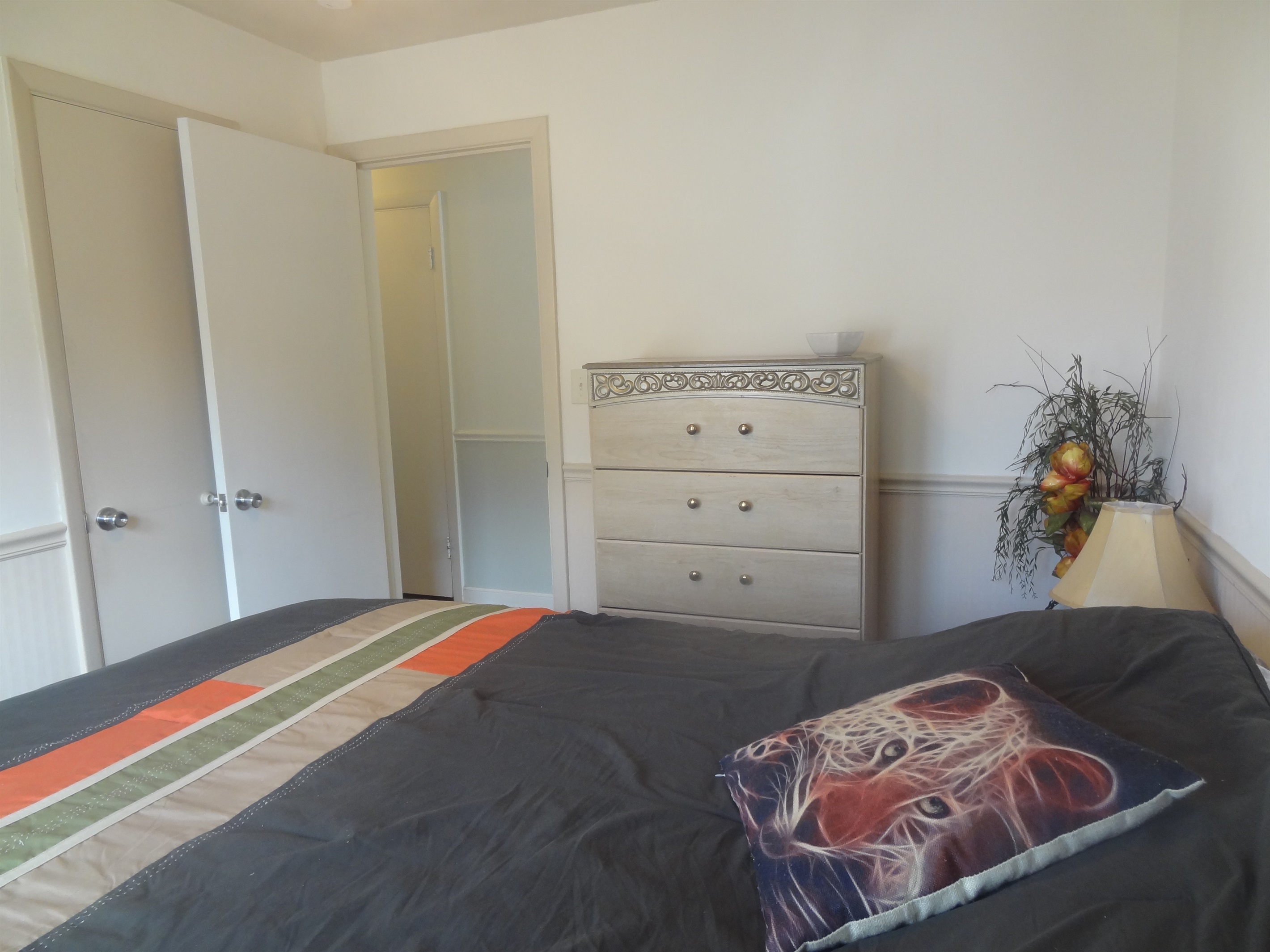 Bedroom 2 with queen bed