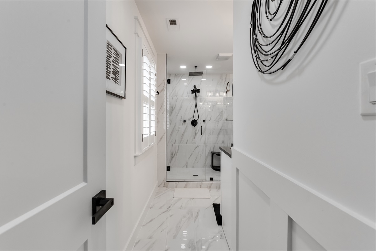 3rd Level Ensuite Full Bathroom