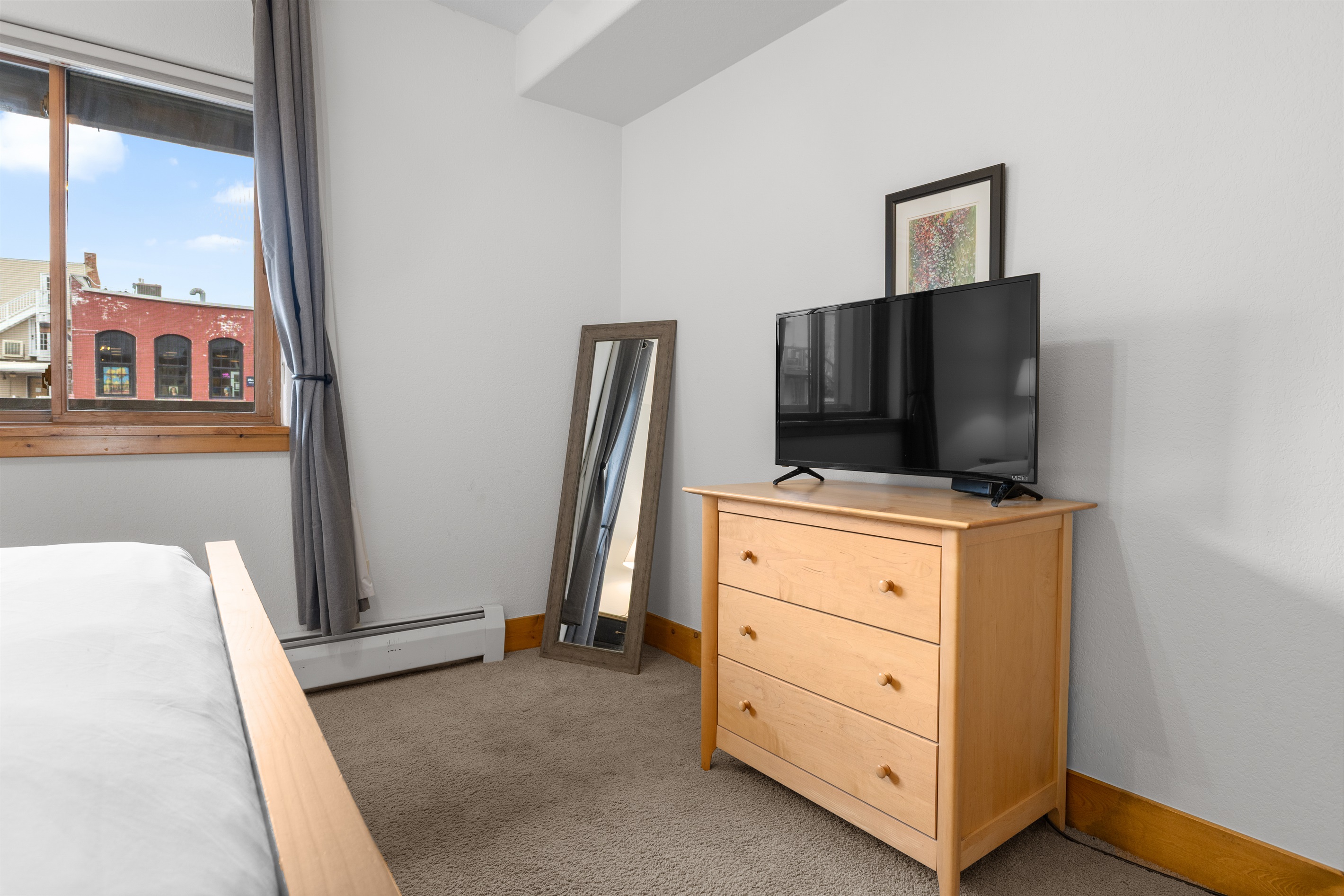 Bedroom 3 | Queenbed | Smart TV