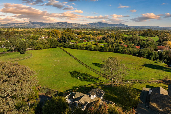 Peaceful farm life in tiny Ballard—walk to Bob’s Well Bread, with Los Olivos and Santa Ynez about seven minutes away. Anavo Farm offers the rare combination of peaceful country life and extraordinary convenience.  