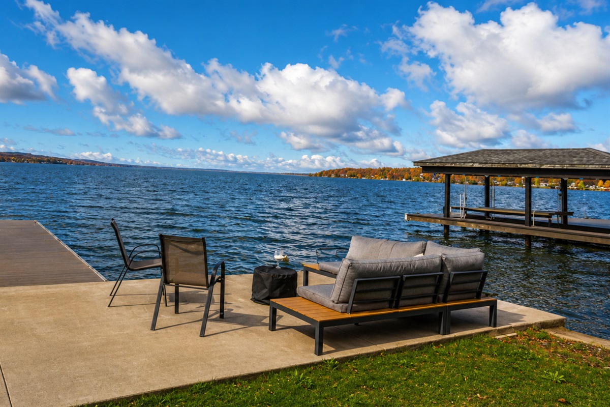Wake up to stunning lakefront views and enjoy direct access to the water from your private dock—perfect for morning coffee or sunset lounging. 🌅🚤🪑