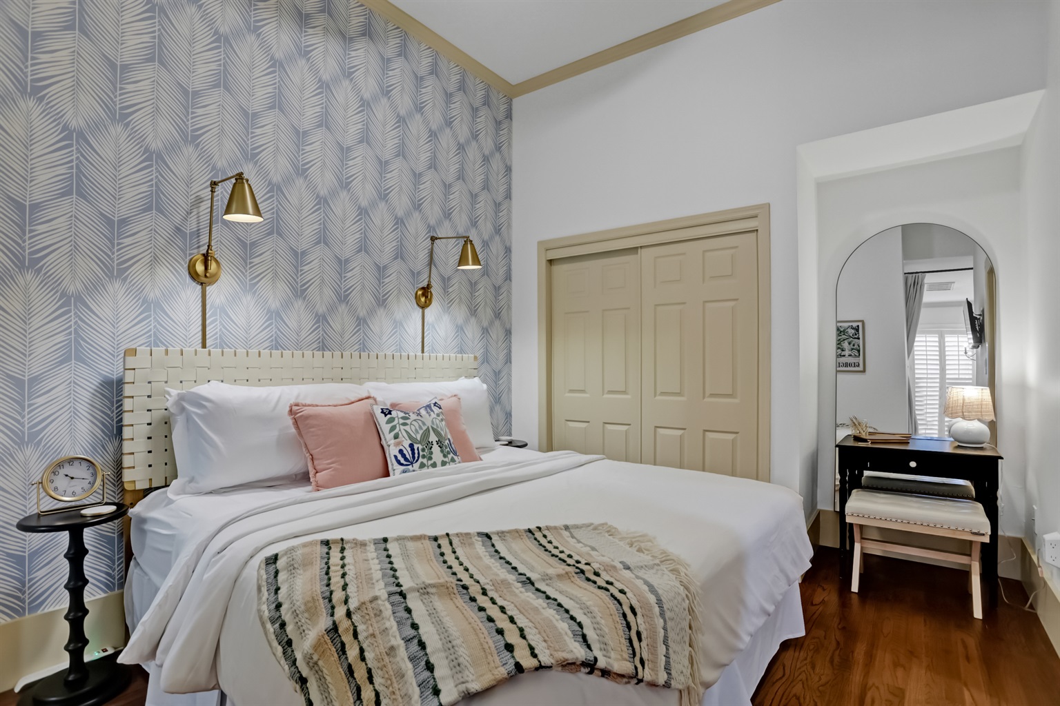 Cozy king bed with soft linens—your perfect retreat after exploring Savannah.