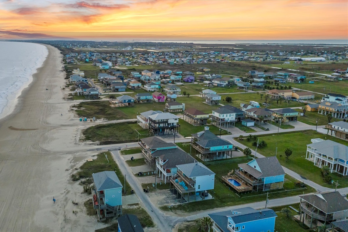 1a9e9624b766411ba86fdfa873631b94 Large | Beachhouse | Texas | TX | Vacation Homes | Galveston | Crystal Beach | Kokomo | Breezy Days | Beachfront Elegance | Sunrise Serenity | Southern Sands Property Management, LLC