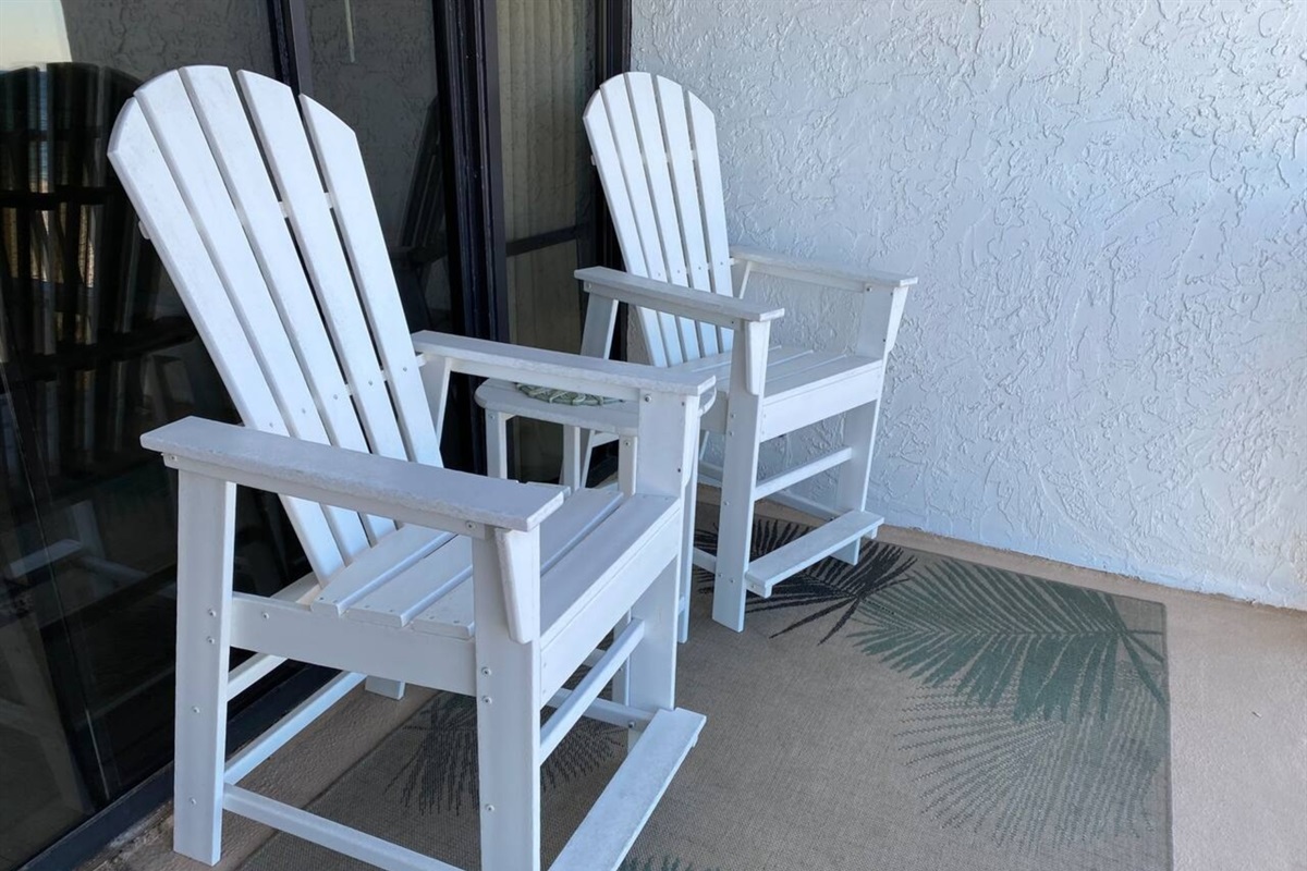 Chairs/table on the balcony over looking the Gulf!