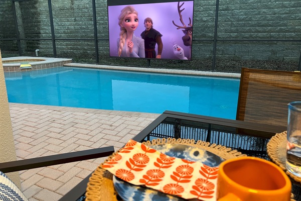 Poolside Theater-Watch Movies And TV. Heated Pool And Spa (heating is extra $).